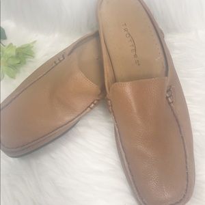Trotters Soft Brown Leather Mules